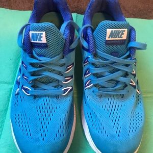 Nike women’s zoom winflo 3